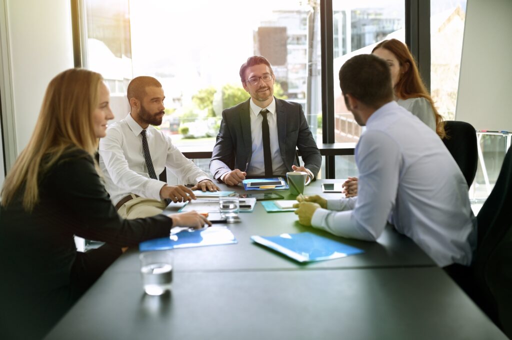 CMI Level 5 Certificate vs Diploma: Which Management Qualification Is Right for You? 2 Leader Talking With Team